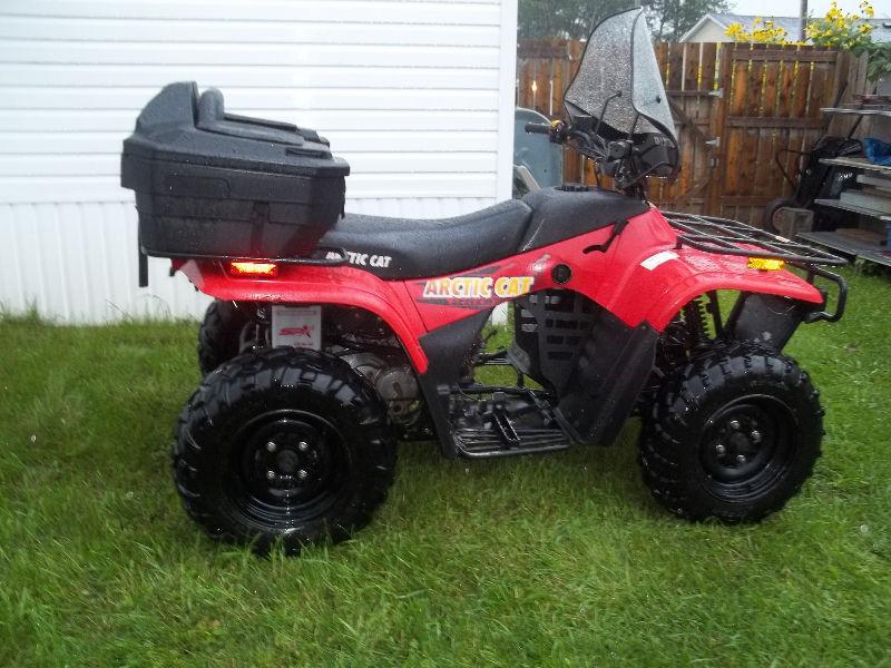 2001 Arctic Cat Quad 250 2 by 4. Excellent to Mint .Needs nothig