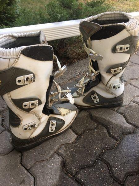 Size 9 men's Thor quadrant mx boots