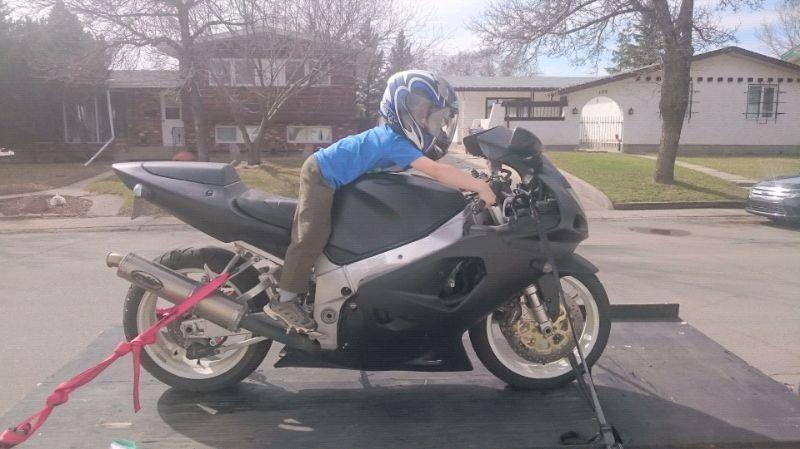 2000 Suzuki GSX-R750 $1950 obo