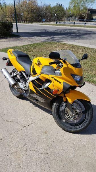 1999 Honda CBR 600 -- $2300