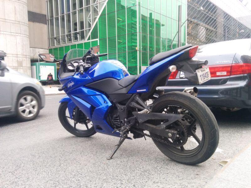 Kawasaki Ninja 250R Bleue