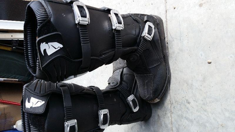 Like New-Excellent Condition Sz 9 Thor Ratchet Boots