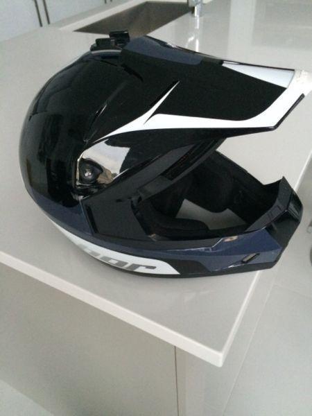 THOR Motorcross DOT Helmet Gray and white - Nearly New