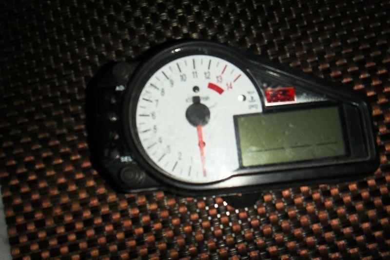 speedo gsx 1000 2001