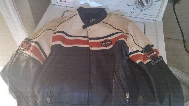 BRAND NEW LEATHER HARLEY COAT (WOMAN)!!!!!