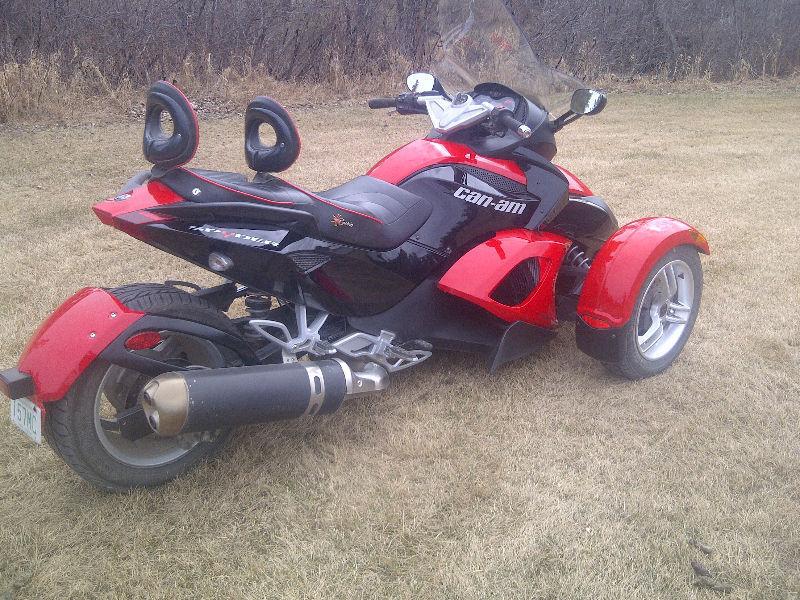 Price reduced! 2009 Can Am Spyder RS Only 9100 KMS!