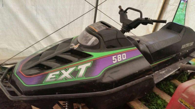 1995 Arctic catt 580 Snowmobile good running condition