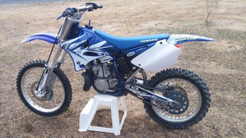 YAMAHA YZ 250 showroom (big bore 300cc)seulement 1 tanker desus