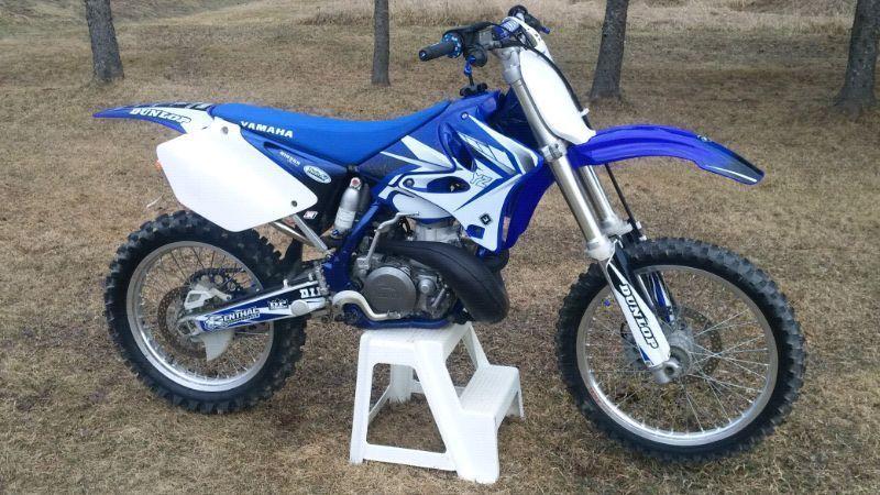 YAMAHA YZ 250 showroom (big bore 300cc)seulement 1 tanker desus