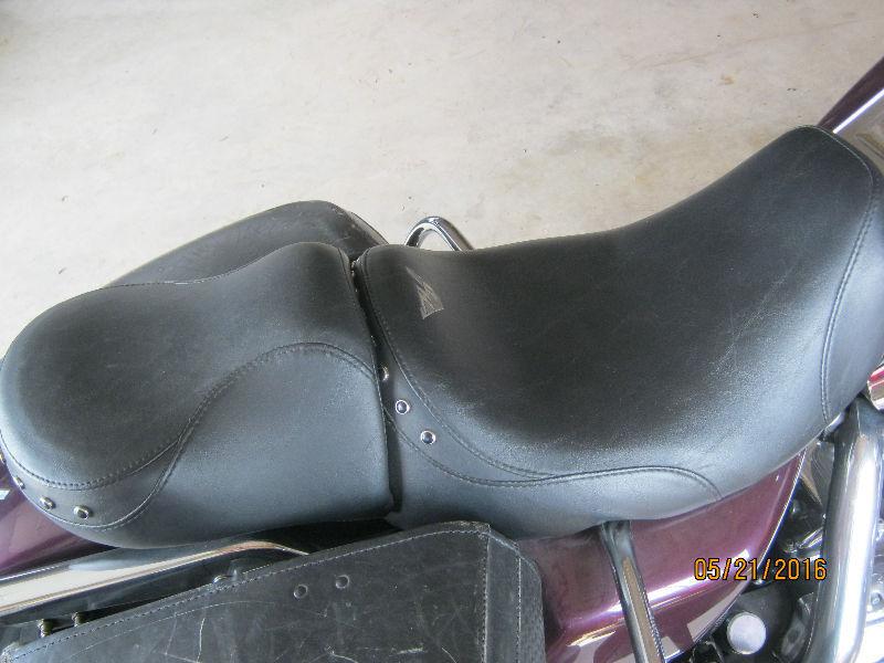 Harley RoadKing 2 piece seat like new fit 1998 to 2007