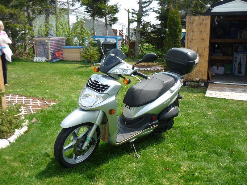 2009 Sym HD Scooter 200