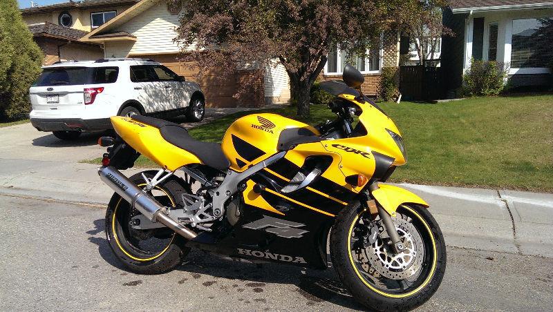 1999 CBR 600 F4 - Great bike at a great price w/ extras