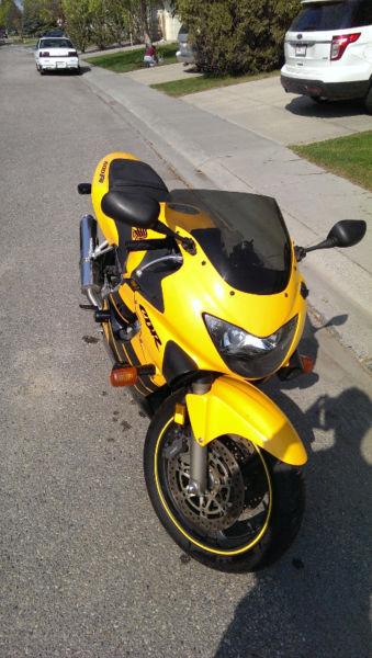 1999 CBR 600 F4 - Great bike at a great price w/ extras