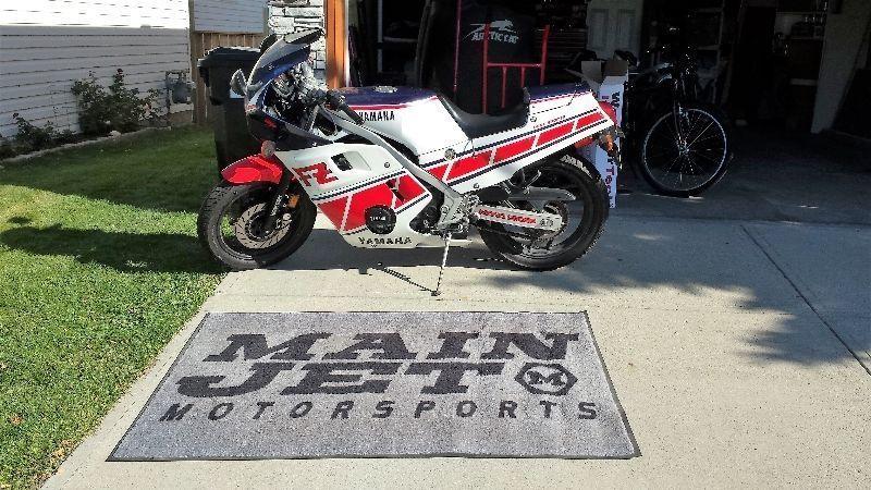 FZ600 1986 with complete parts bike