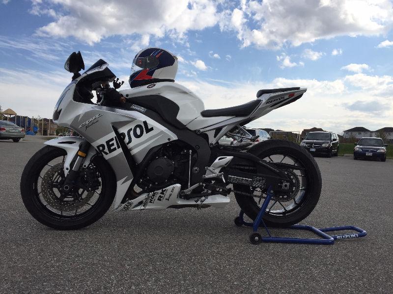 2012 Honda CBR1000RR LOW KMS, CERTIFIED, ON THE ROAD! NEGOTIABLE