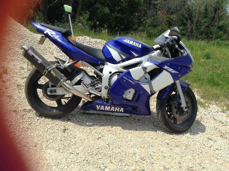Sporty Yamaha R6!