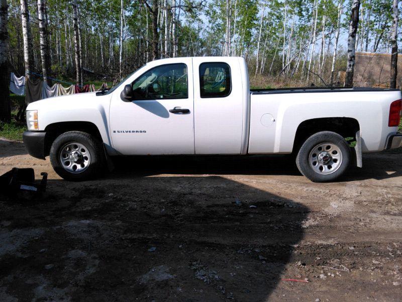 2008 Silverado extended cab 2 wheel drive 6200 obo