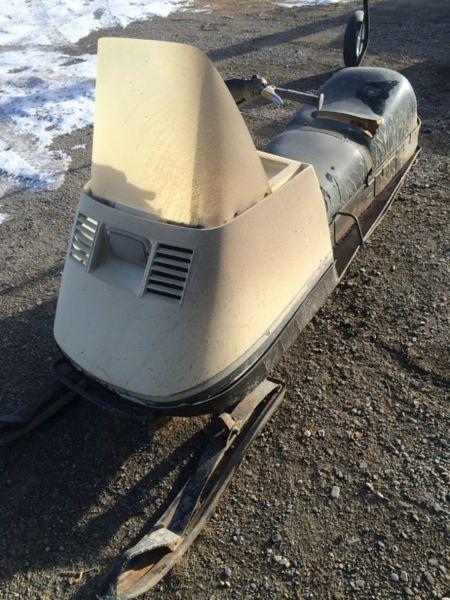 Parting out 1975 Skidoo Élan 250 single with electric start