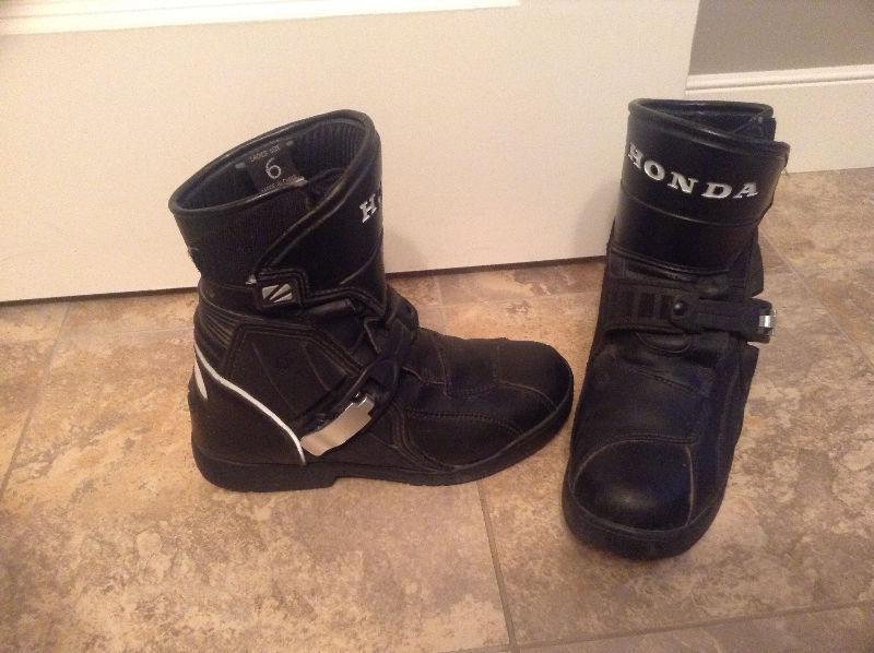 Honda motocycle boots size 6