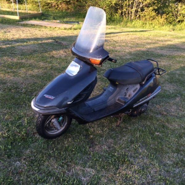 Honda Spacy 125 cc gas Moped / scooter works perfectly