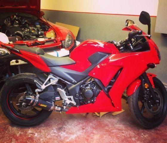 CBR300r Almost Brand New. Priced to sell. Low KM