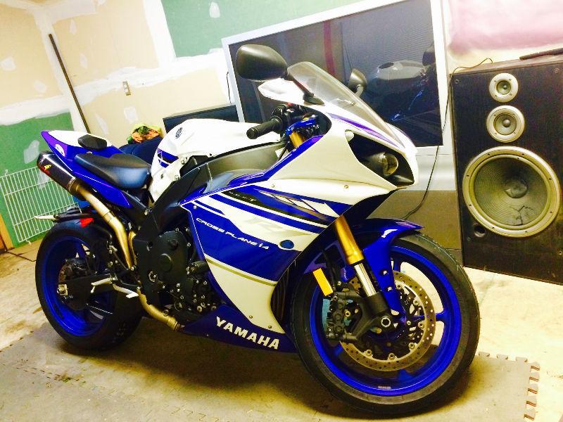 Yamaha R1 2014 - Blue Rims & Brand New Tires