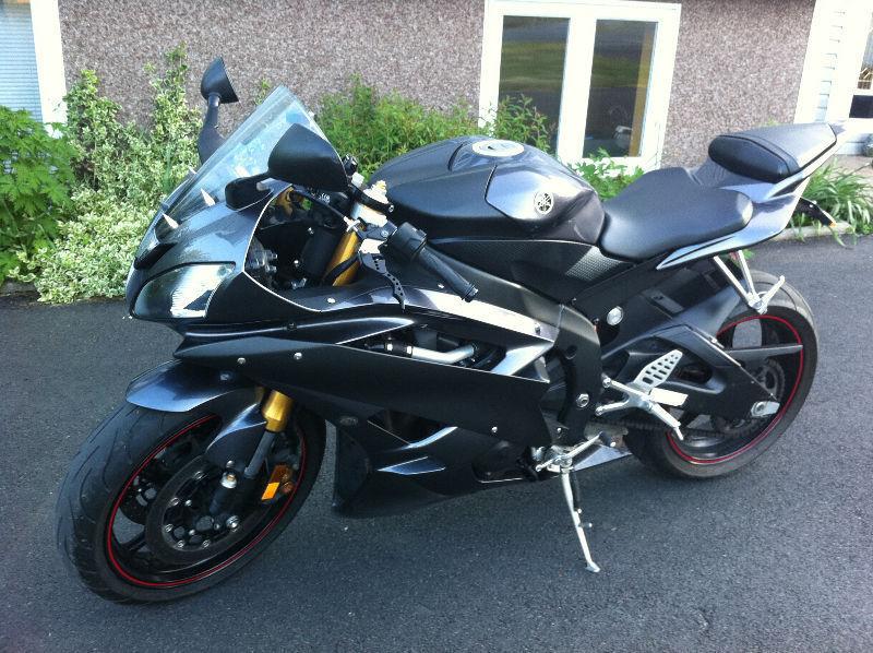 2007 Yamaha R6. Only 15,000km. Lots of Extras!