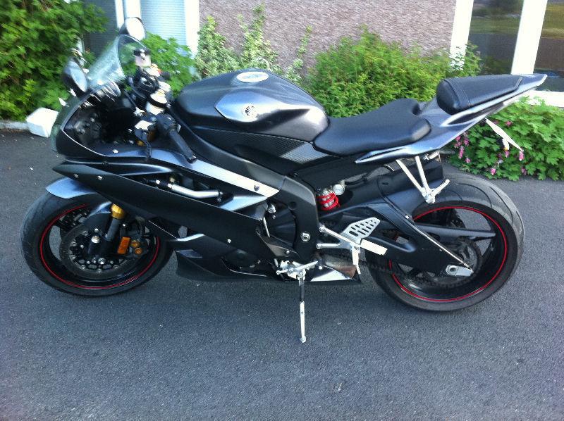 2007 Yamaha R6. Only 15,000km. Lots of Extras!