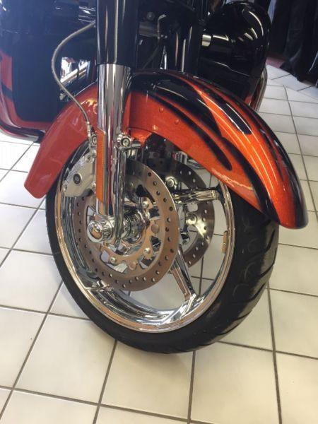 2015 Harley Davidson Street Glide CVO only 2199km. MINT!!