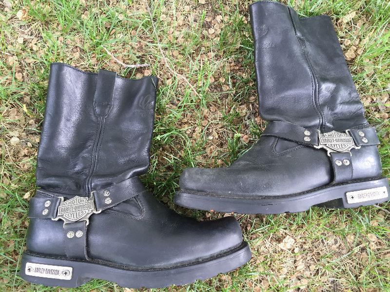 HD black size 7 boots