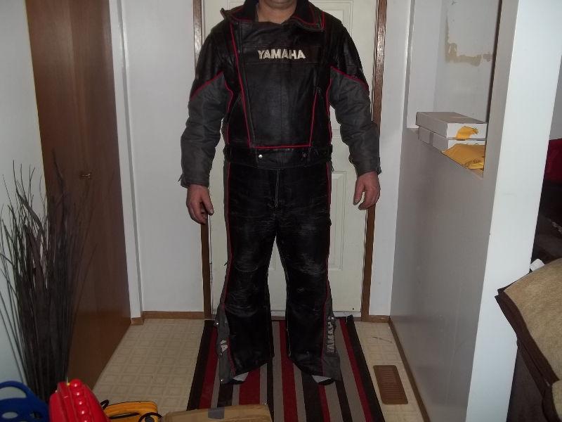 yamaha leather snowmobiles suit.XL