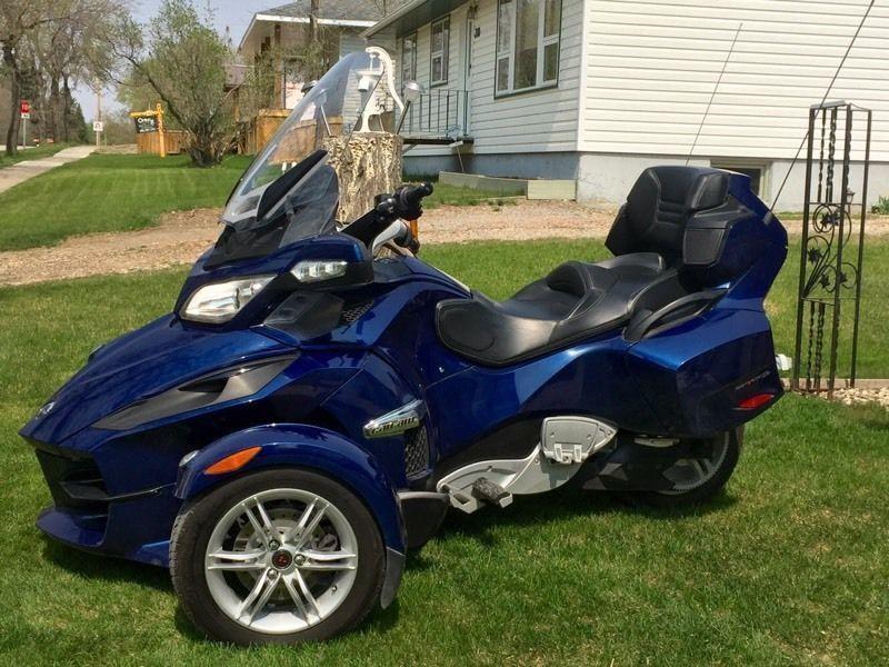 2010 CanAm Spyder RT Touring with Accessories