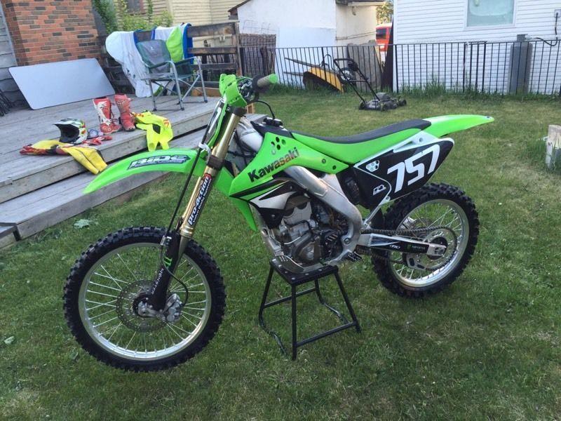 Super clean kawi 250f with all the riding gear