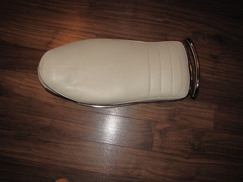 HARLEY DAVIDSON XLCH IRONHEAD EARLY 1960's Seat, white