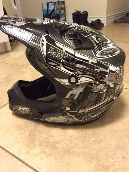 Medium fox v2 pilot motocross helmet! With goggles!!