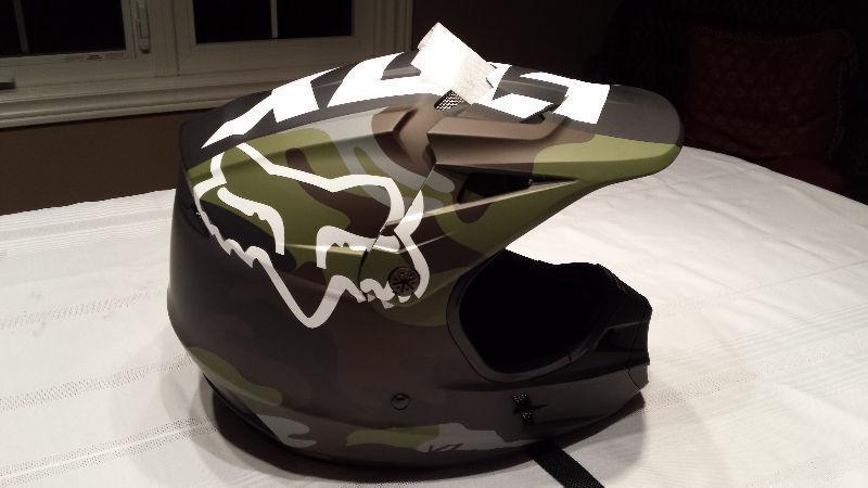 Brand New Fox V1 Dirt Bike/ATV Helmet (Adult Medium)