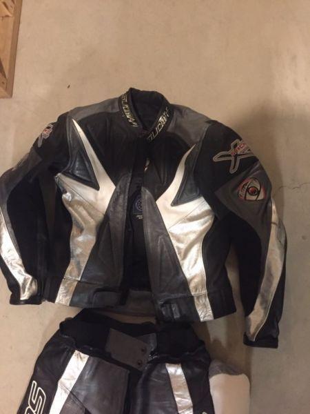 Suomy 2 piece leather racing suit