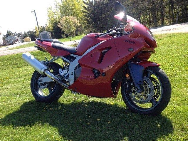 1999 ZX-6R ** $2000** if gone by the weekend
