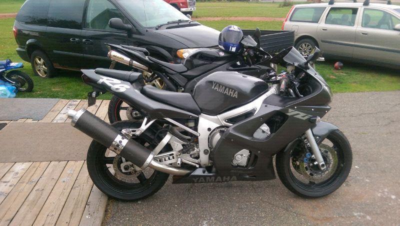 2000 Yamaha R6