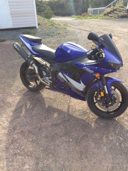2006 Yamaha R6 priced for quick sale