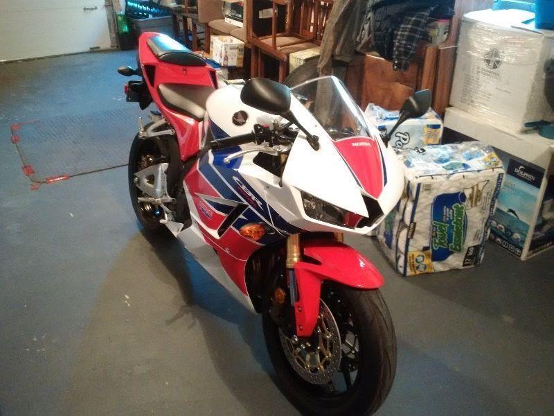 **REDUCED** 2014 Honda CBR 600RR with ABS with only 55kms!!!!