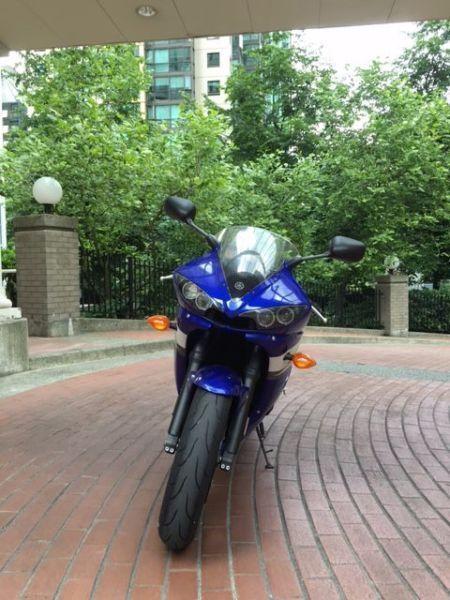 YAMAHA R6 04 MINT CONDITION !! VERY LOW KMs !!