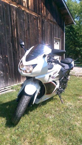 2012 Kawasaki ninja 250 Special Edition - $4000