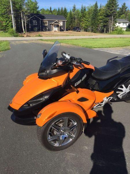 2008 can-am spyder. clean and lots of accesories