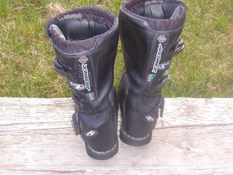 Answer riding boots