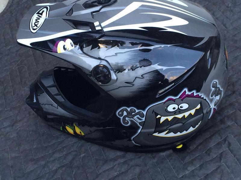 Youth size Large GMAX dirtbike helmet