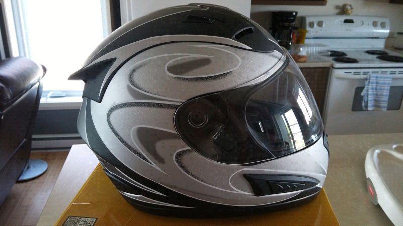 Casque de moto utilisé une seule fois