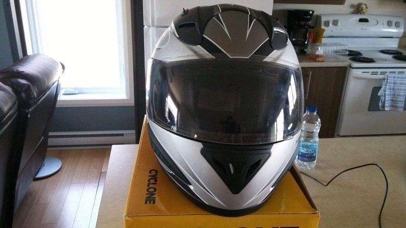 Casque de moto utilisé une seule fois