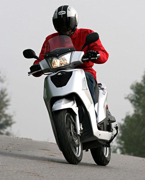 Kymco People S125 Scooter with 16