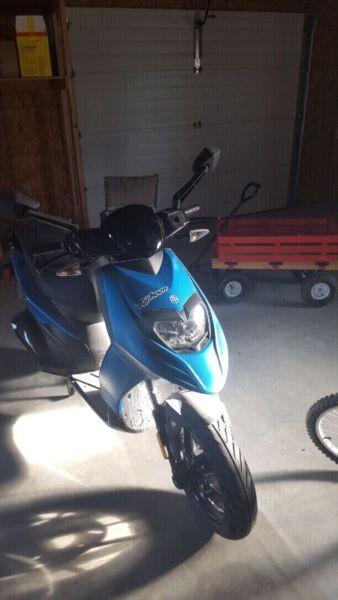 Scooter 2014 Piaggio typhoon 705km mint condition